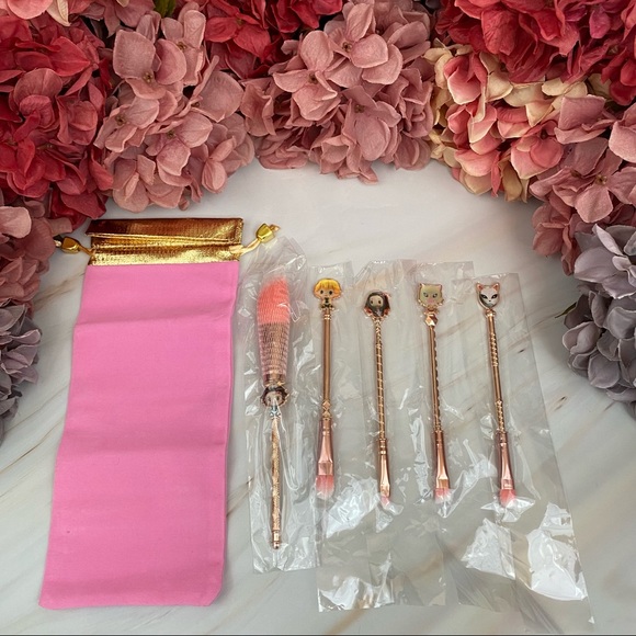 Demon Slayer 5 Piece Makeup Brush Set - Picture 14 of 16